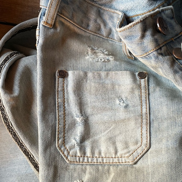 One x Teaspoon Women's Bell Bottom Light Blue Distressed Denim Jeans Size 28 - Picture 16 of 16